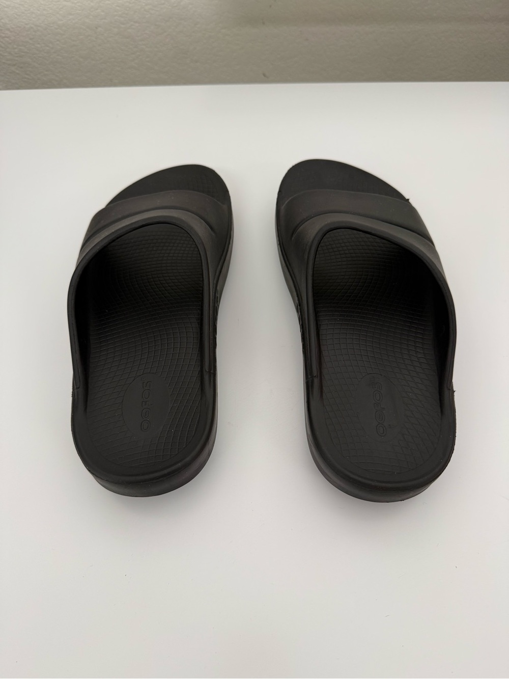 OOFOS Men's Black Recovery Slide Sandals